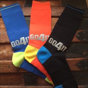 Men’s 3pair crew reflective sport socks.